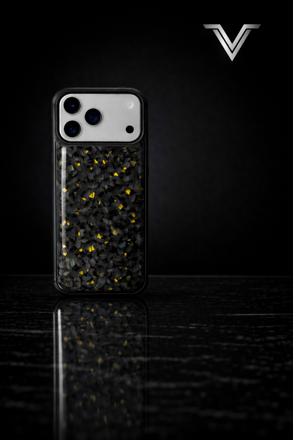 VλLOᏒ Forged Carbon Oro — iPhone 17 Series